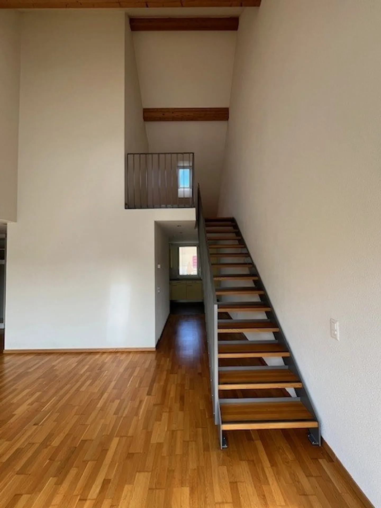 Spezielle 4.5-Zimmer-Galeriewohnung für Ihre Familie/WG? (Nähe IKEA) - Foto 4 von 13