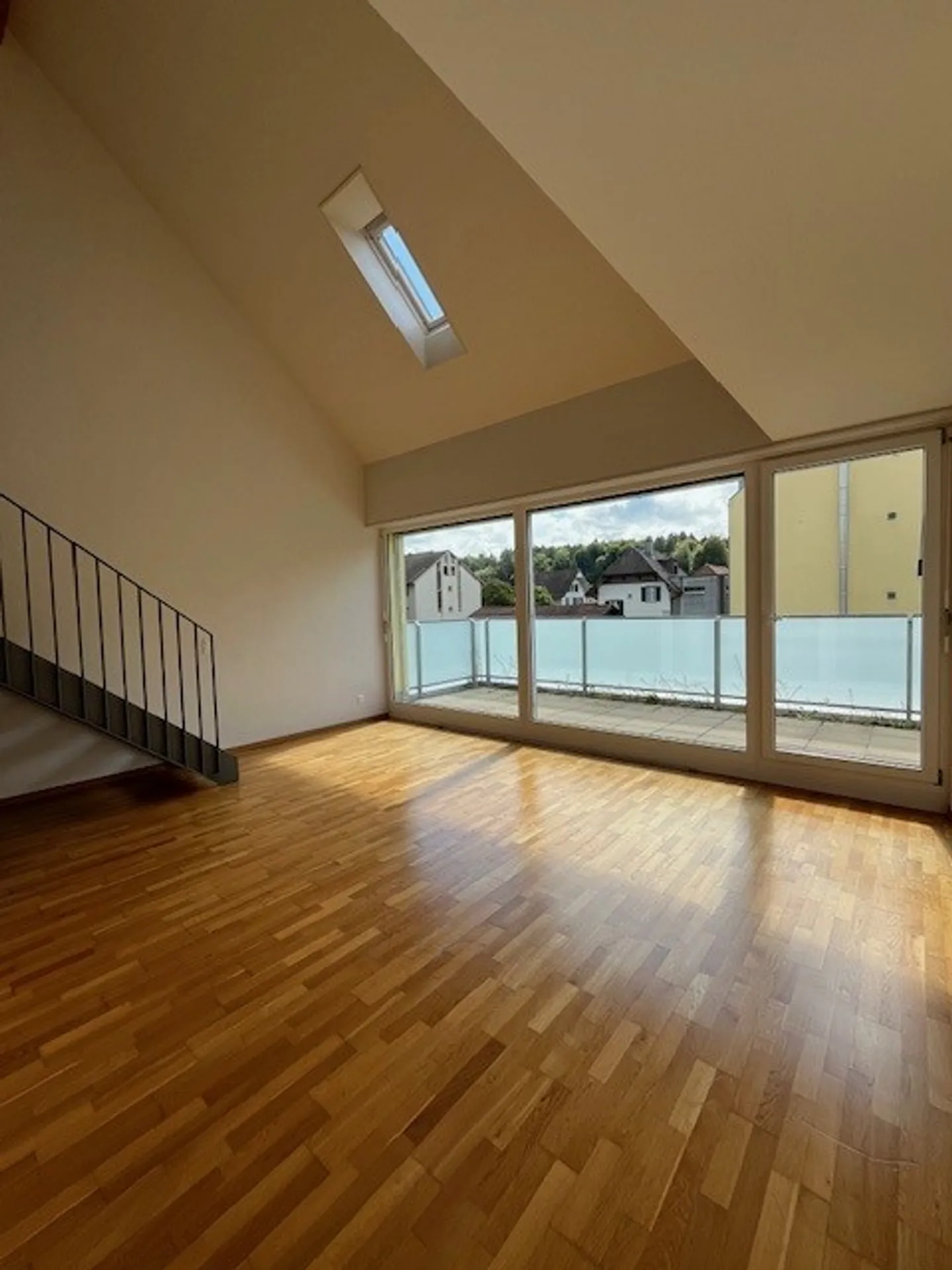 Spezielle 4.5-Zimmer-Galeriewohnung für Ihre Familie/WG? (Nähe IKEA) - Foto 5 von 13