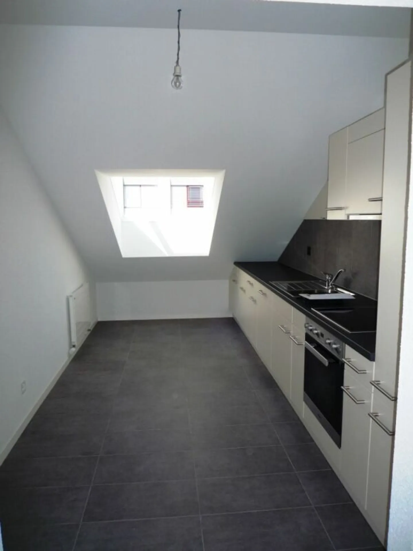 2-room apartment close to the lake and all amenities! - Photo 2 of 4