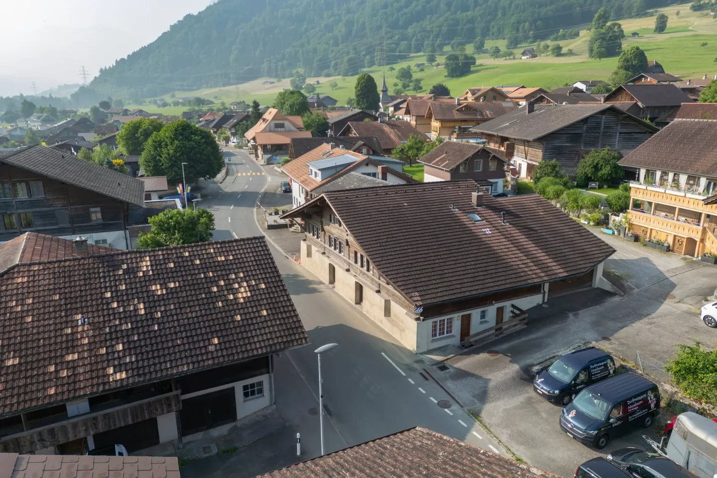 Propriété d'investissement charmante avec un flair historique - petite maison multifamiliale à Reutigen - Photo 5 sur 34