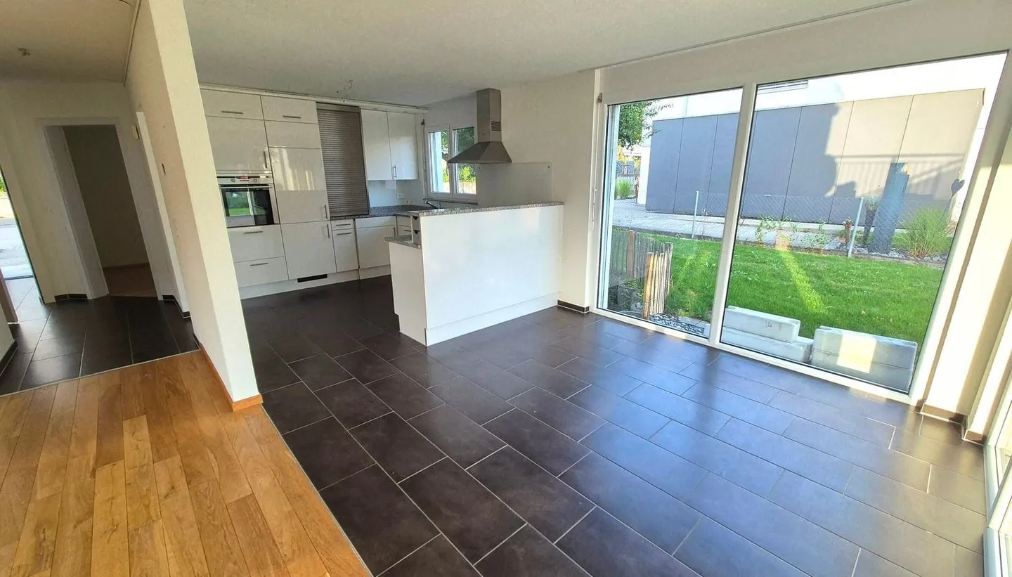 Casa bifamiliare con comfort moderno in una posizione tranquilla a Weinfelden - Foto 5 di 12