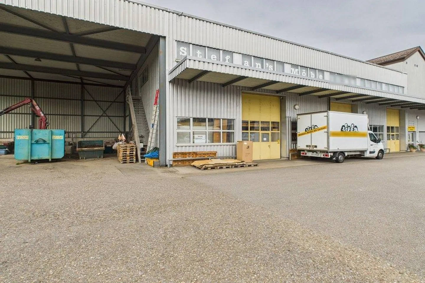 Attractive commercial spaces with 280m² in the commercial zone of Lachen - Photo 2 of 5