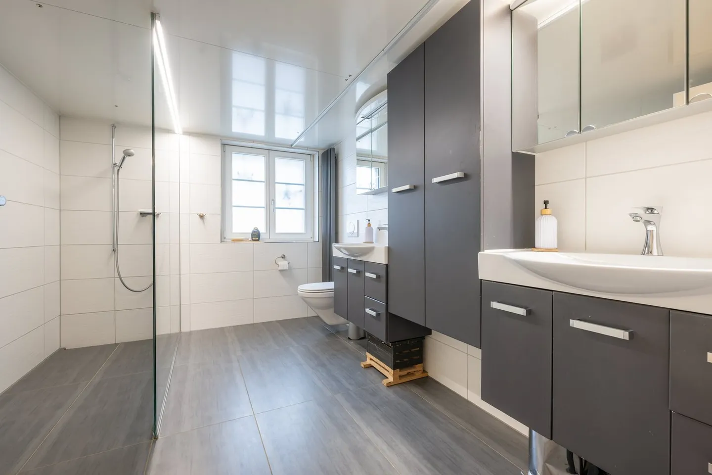 Propriété d'investissement charmante avec un flair historique - petite maison multifamiliale à Reutigen - Photo 15 sur 34