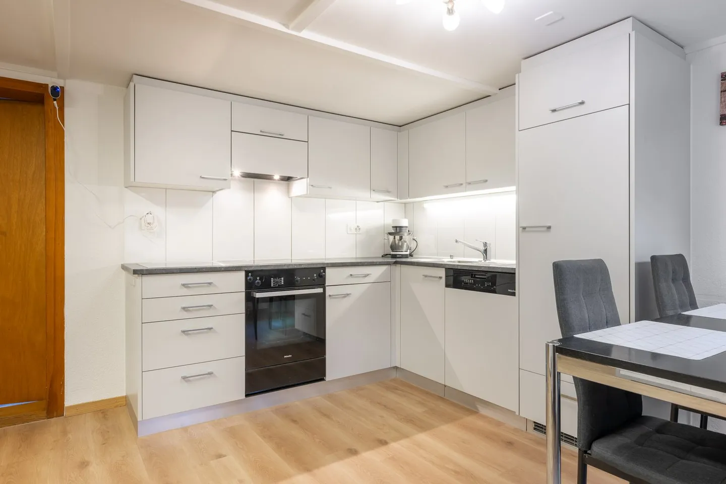 Propriété d'investissement charmante avec un flair historique - petite maison multifamiliale à Reutigen - Photo 16 sur 34