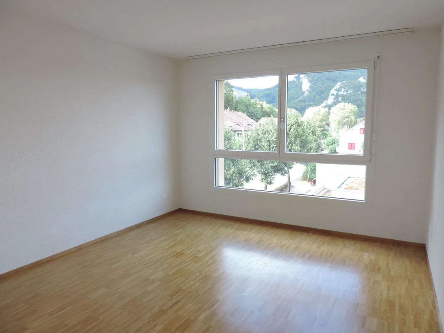 Appartement en attique de 3,5 pièces bien situé - Photo 4 sur 11