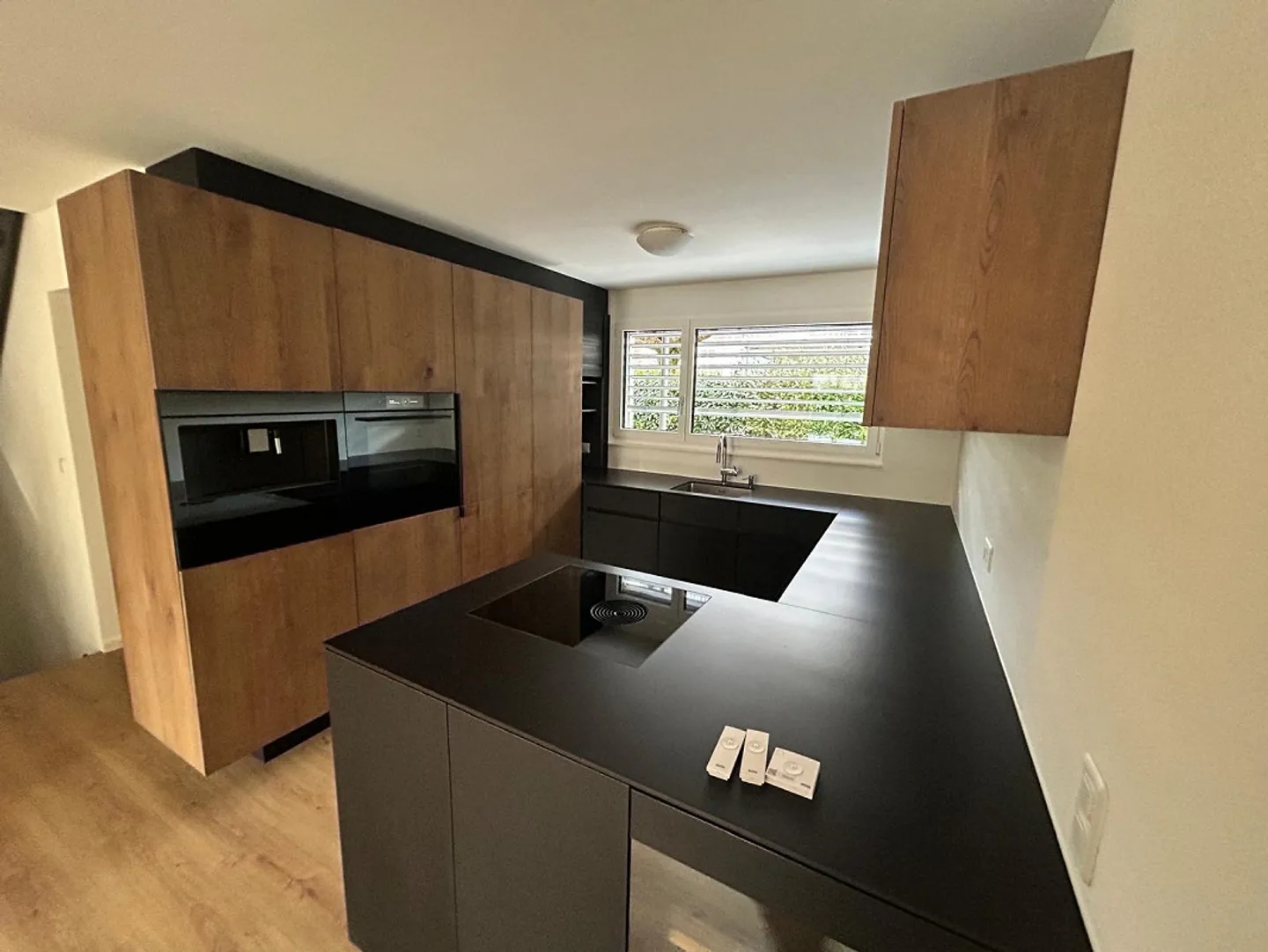 Maison de ville spacieuse de 6,5 pièces - Photo 2 sur 12