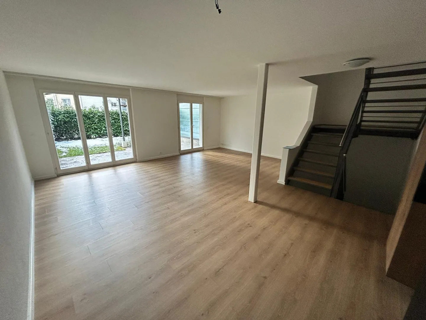 Maison de ville spacieuse de 6,5 pièces - Photo 1 sur 12