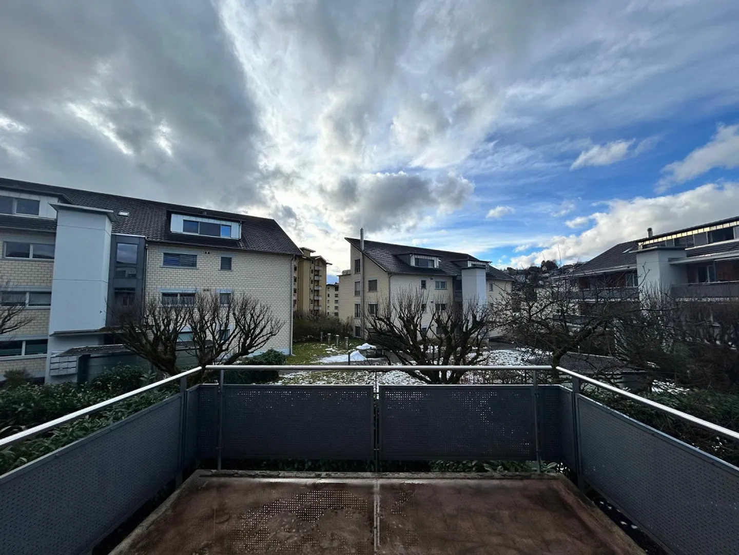 Maison de ville spacieuse de 6,5 pièces - Photo 4 sur 12