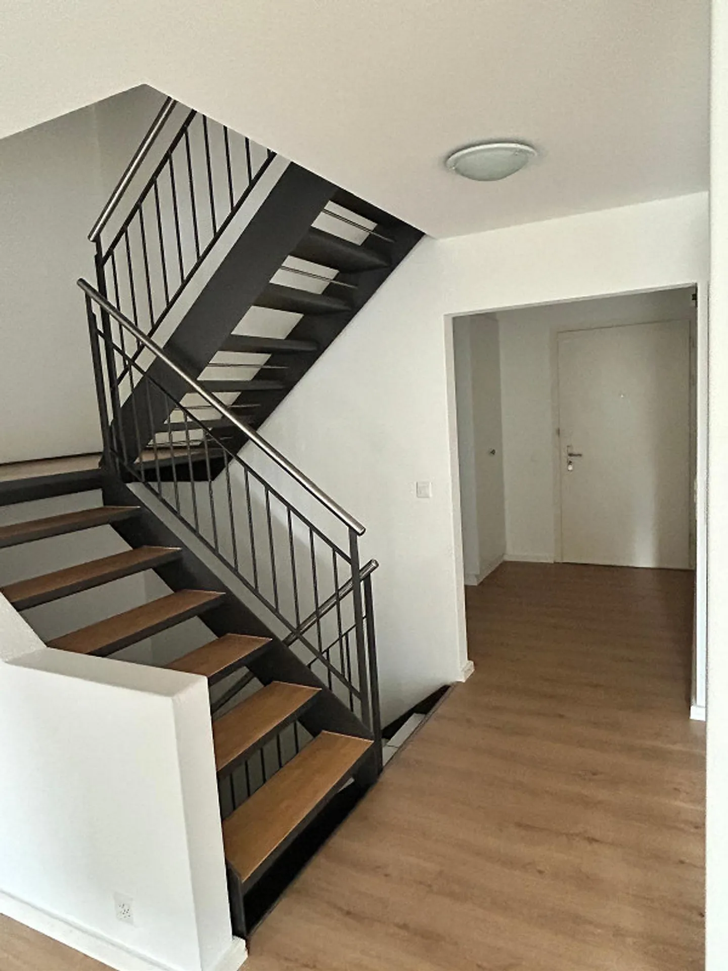 Maison de ville spacieuse de 6,5 pièces - Photo 11 sur 12