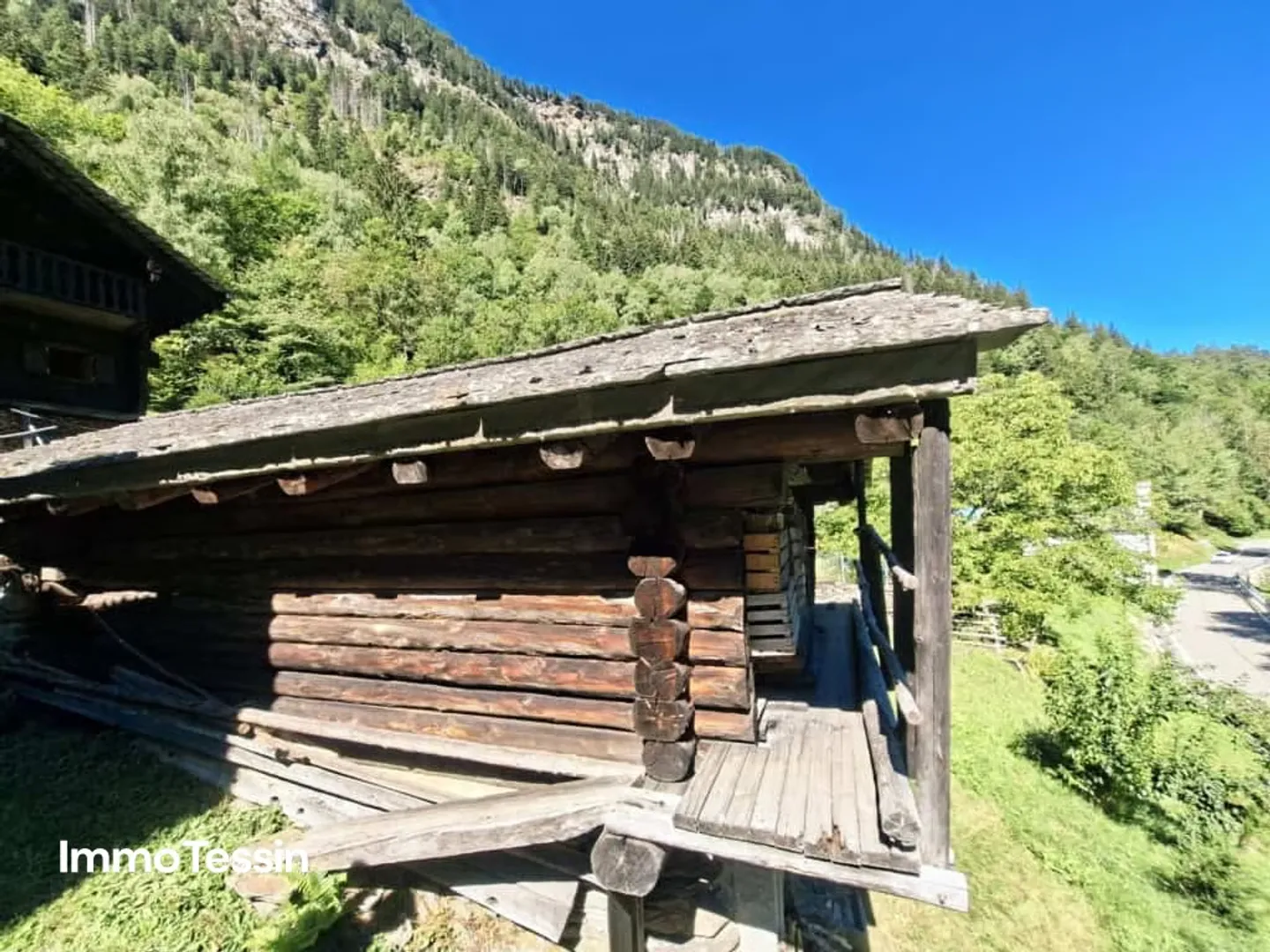 Un vero paradiso alpino: Rustico autentico e ristrutturato & un atelier indipendente e 3 appezzamenti pieni di libertà su 11000 m2 di terreno - Foto 4 di 13