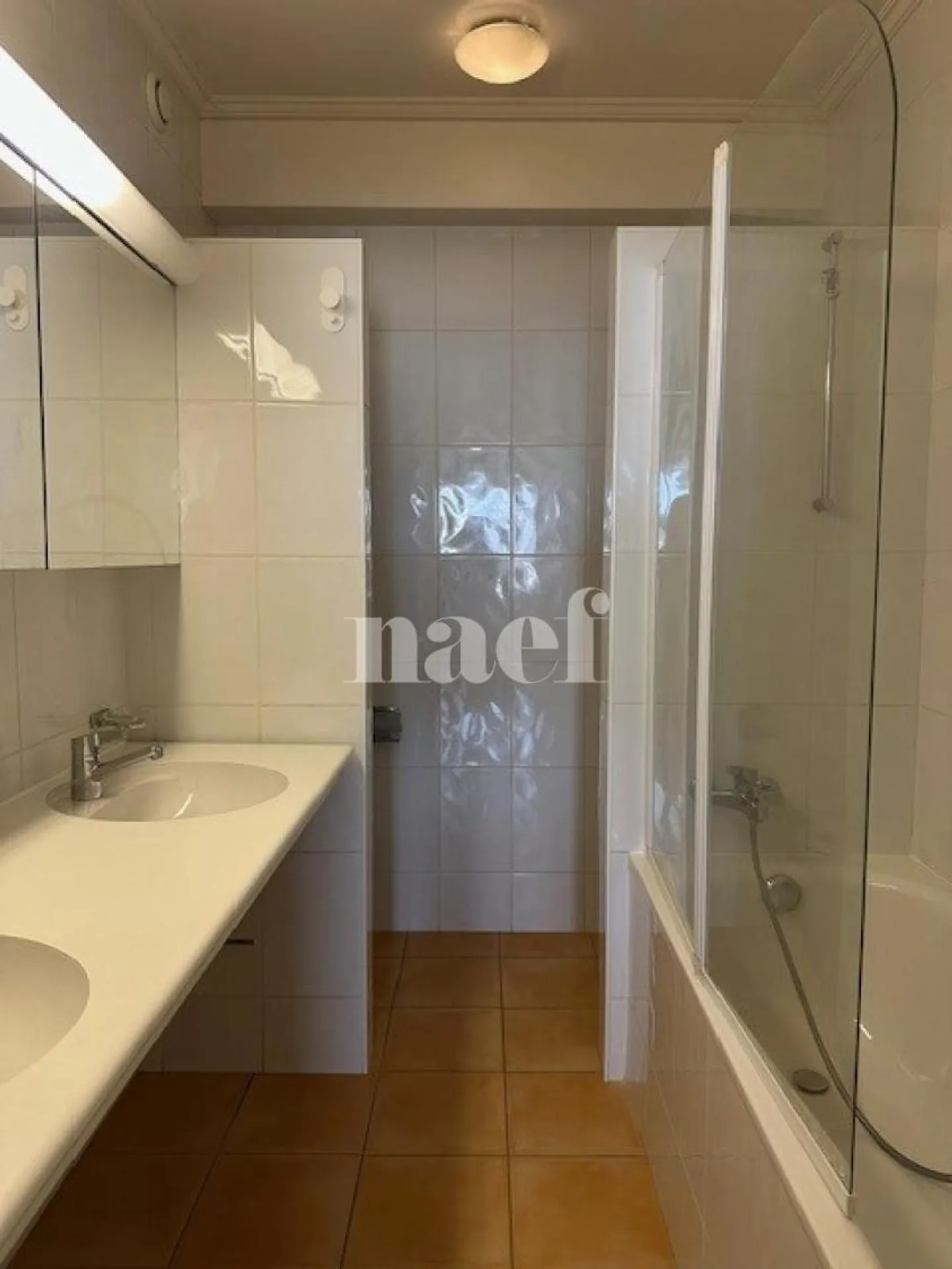Appartement rénové avec balcon - Photo 8 sur 13
