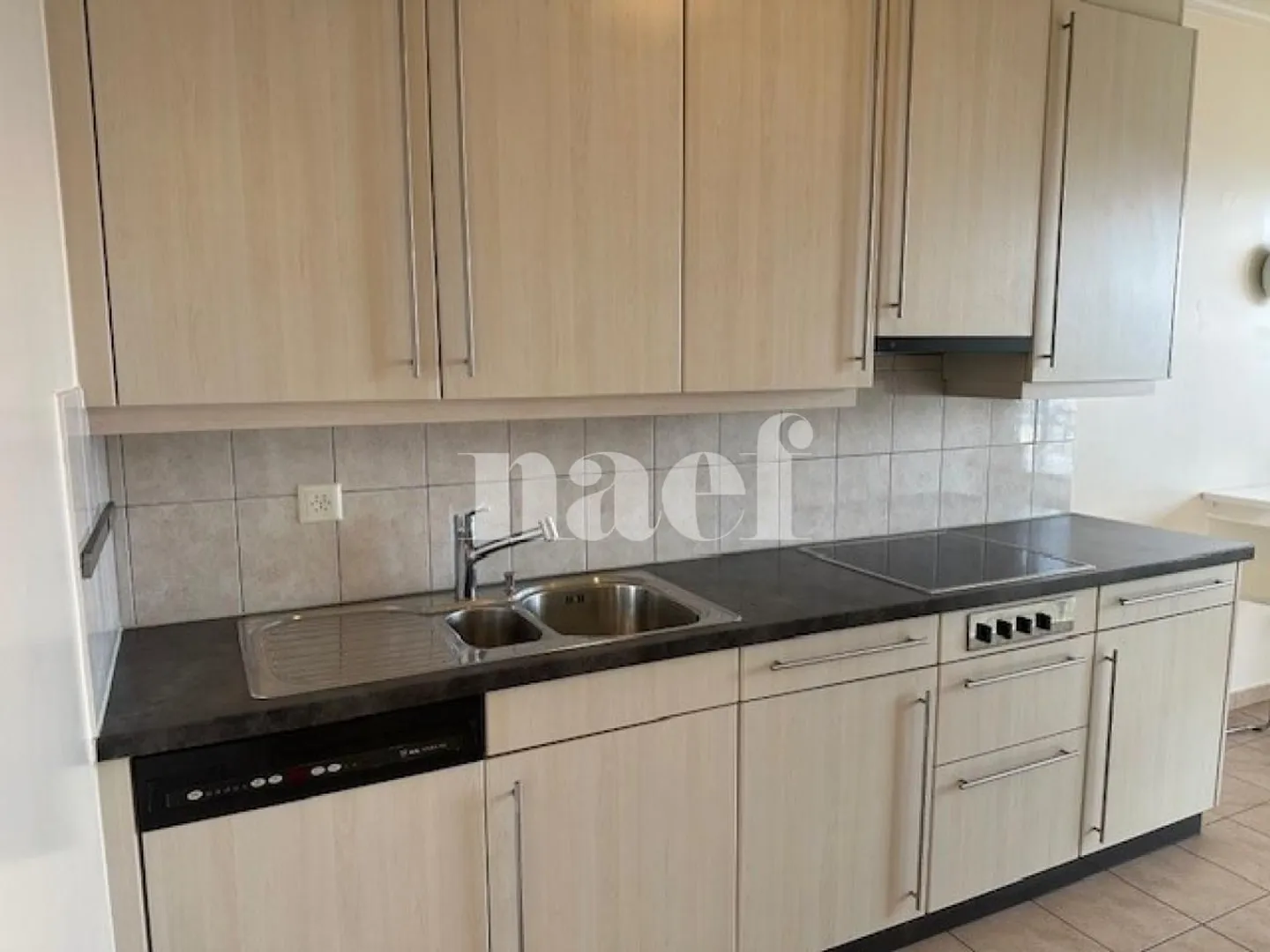 Appartement rénové avec balcon - Photo 5 sur 13