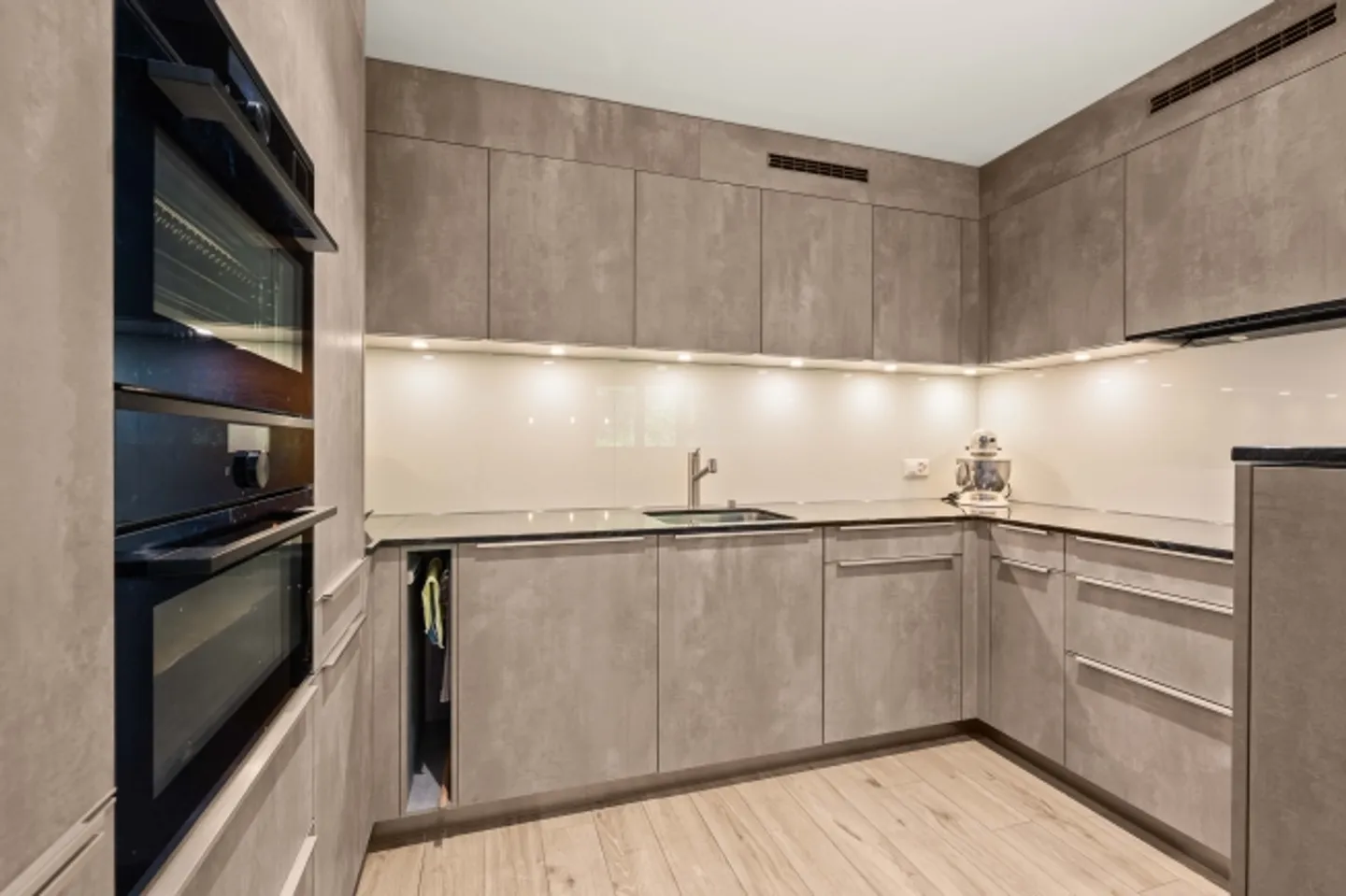 APPARTAMENTO GIARDINO MODERNO DI 76 M² DEL 2020 - Foto 7 di 8