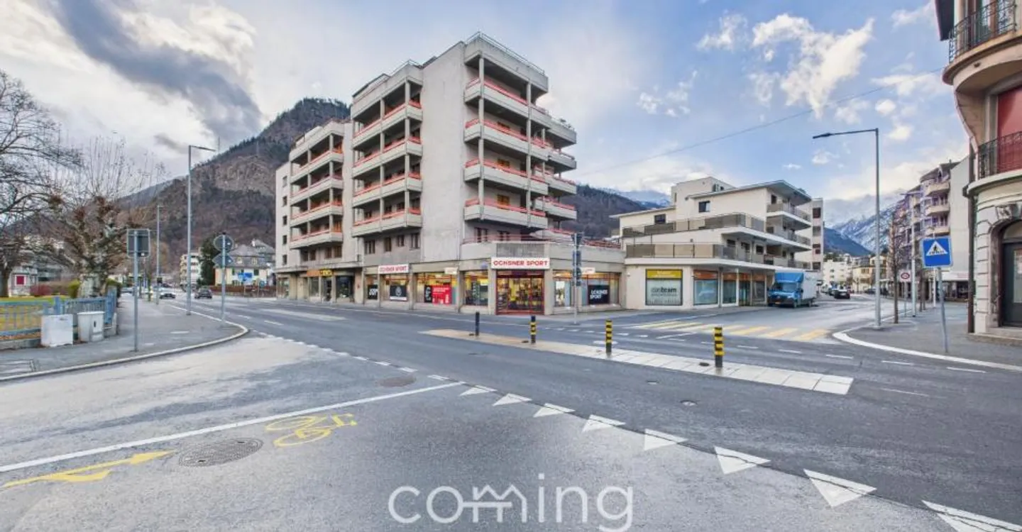 Ben visibile e senza barriere - 340 m² di spazio commerciale al piano terra di Visp - Foto 3 di 12