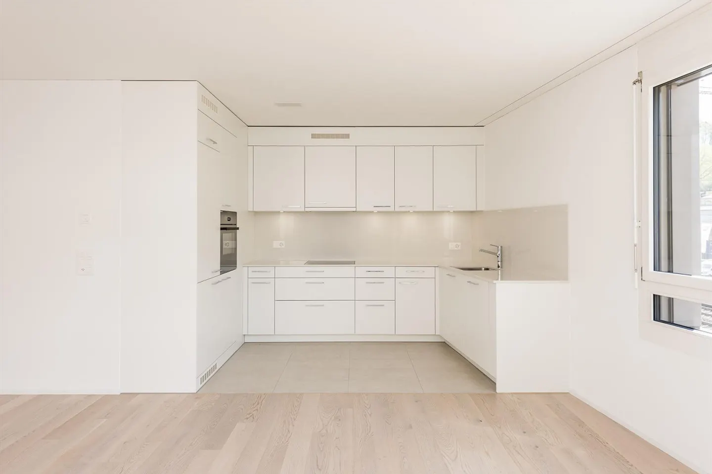 Modern 3.5-Room Apartment in Lausen - Photo 2 of 6