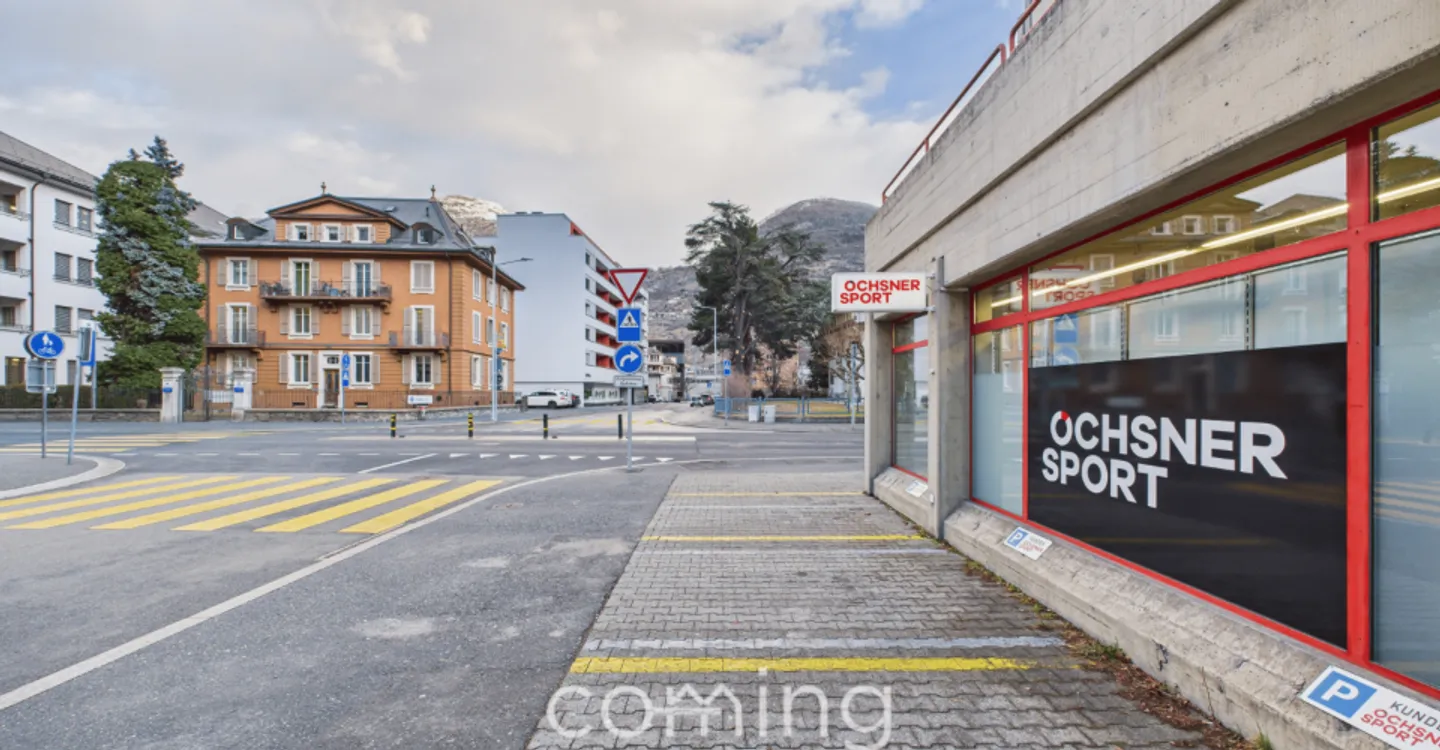Ben visibile e senza barriere - 340 m² di spazio commerciale al piano terra di Visp - Foto 5 di 12