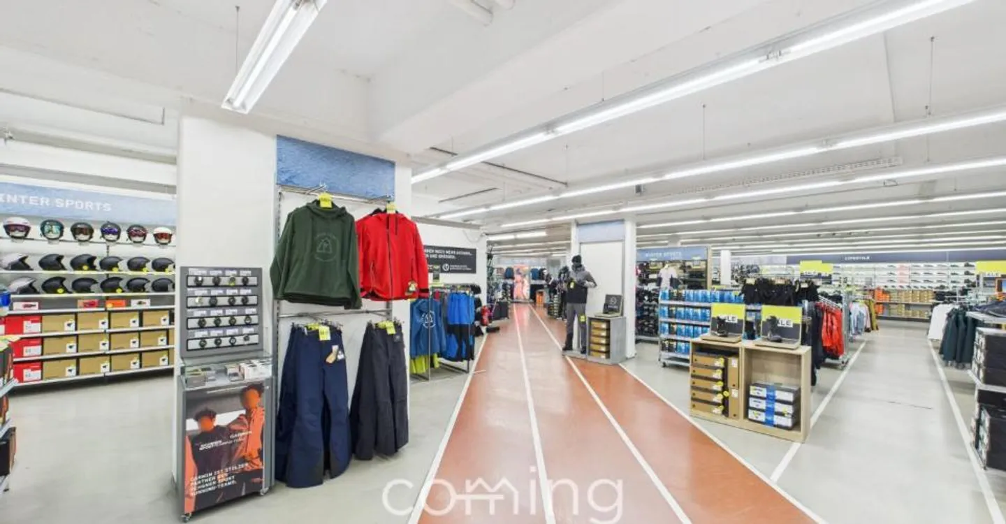 Ben visibile e senza barriere - 340 m² di spazio commerciale al piano terra di Visp - Foto 6 di 12