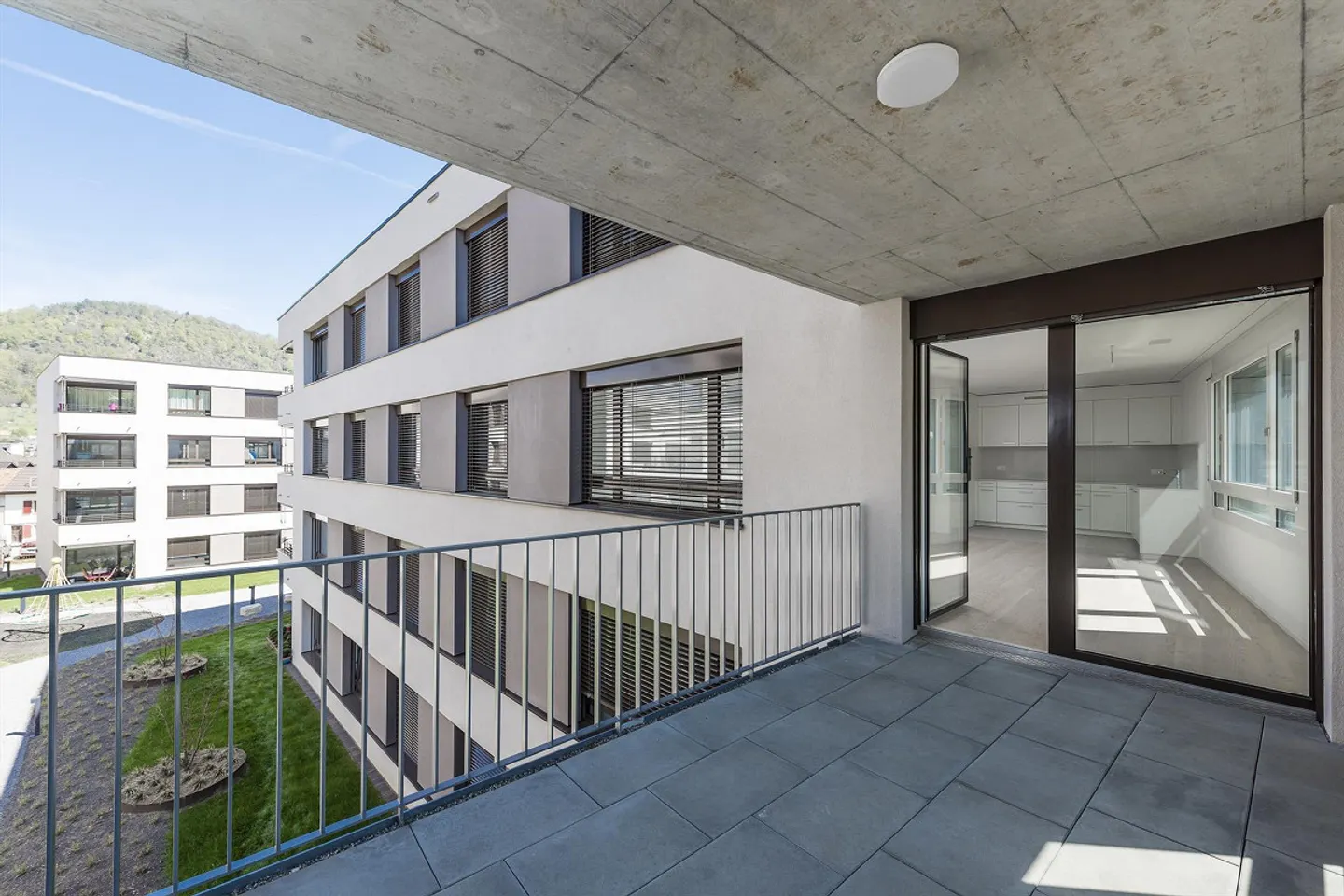 Modern 3.5-Room Apartment in Lausen - Photo 3 of 6