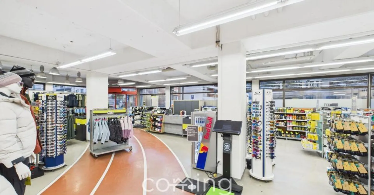 Ben visibile e senza barriere - 340 m² di spazio commerciale al piano terra di Visp - Foto 9 di 12