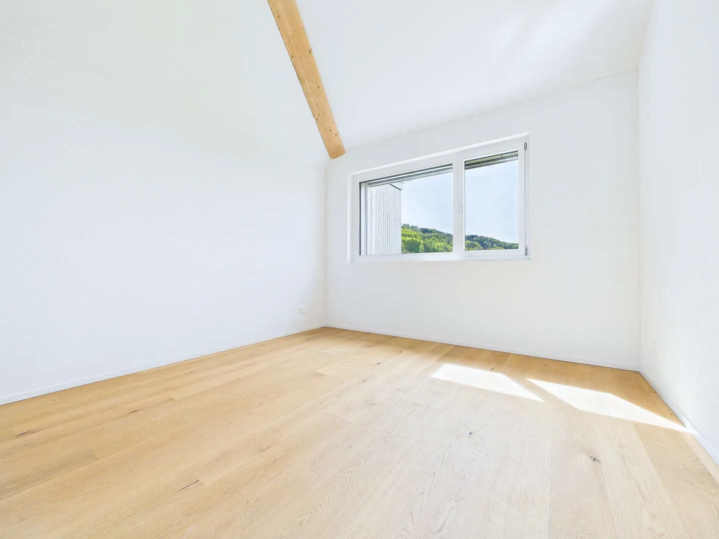 Duplex moderno con giardino soleggiato - Foto 4 di 13