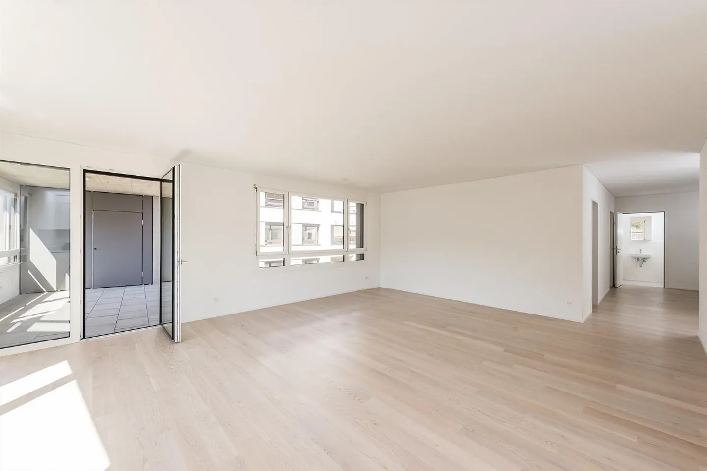 Modern 3.5-Room Apartment in Lausen - Photo 4 of 6