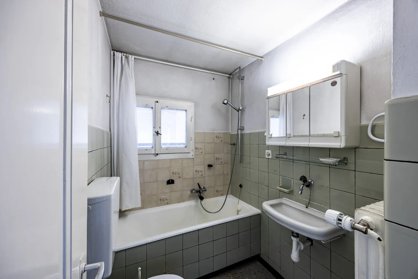 Property with potential in a beautiful location - Photo 9 of 10