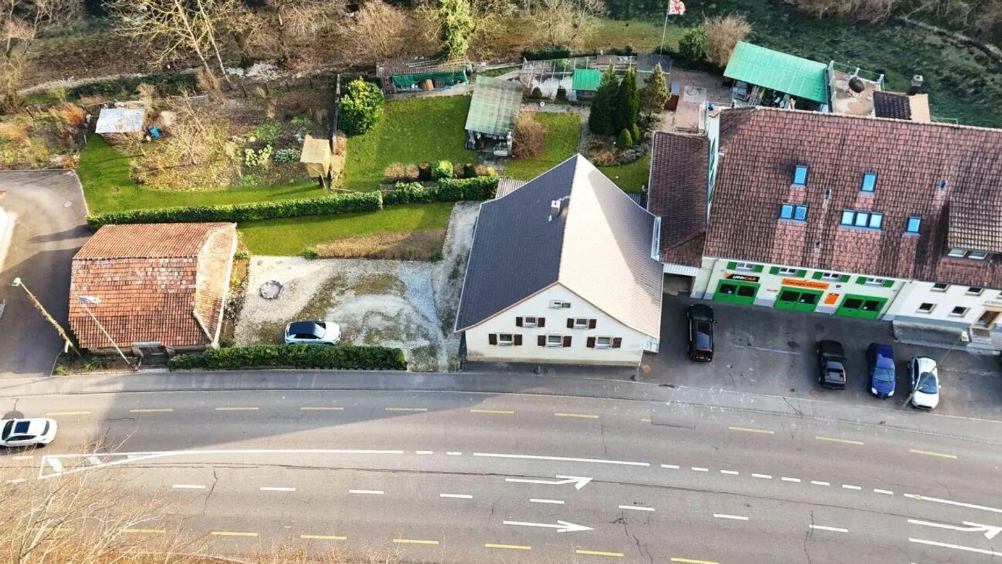 Maison individuelle spacieuse avec espace extérieur polyvalent, place de parking et abri/garage supplémentaire - Photo 21 sur 23