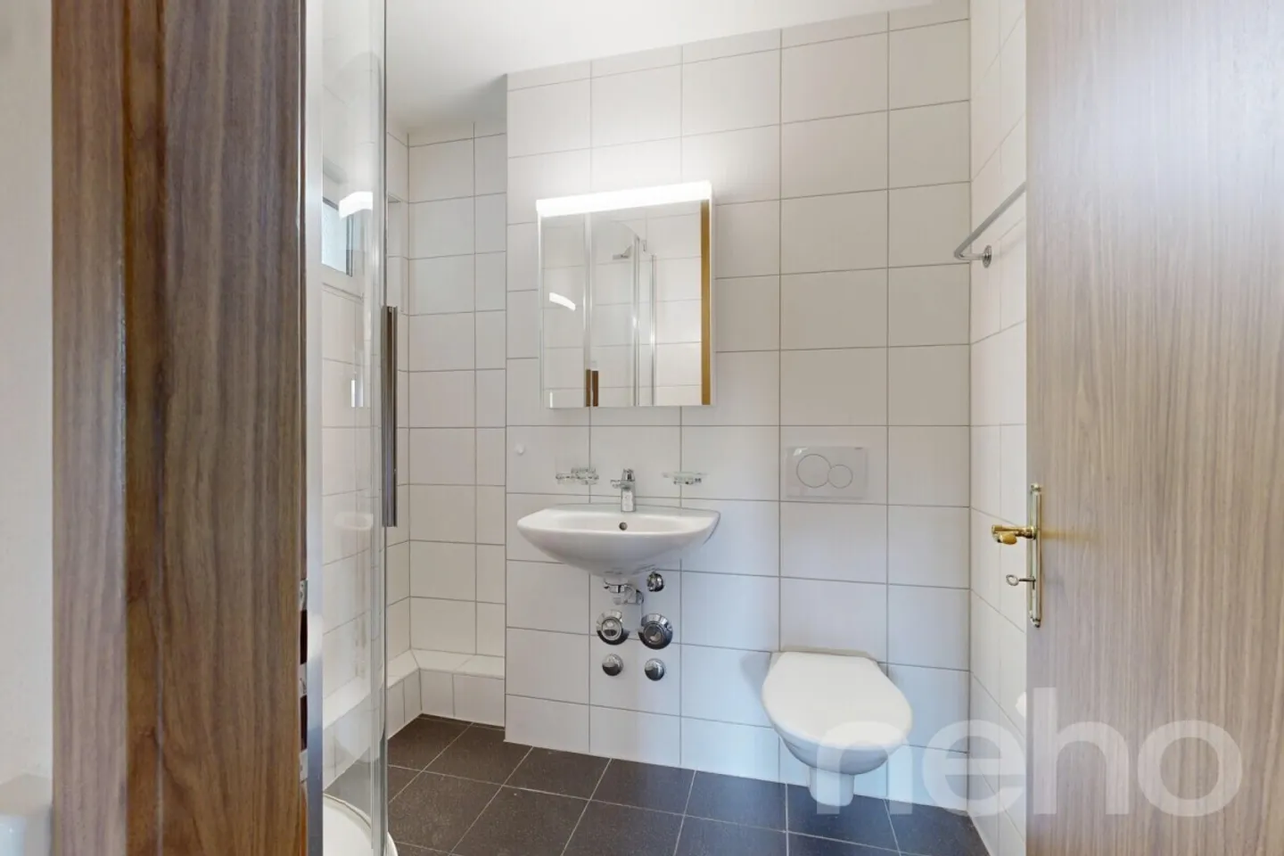 Practical 4-room apartment with large balcony in the Längi district - Photo 8 of 12
