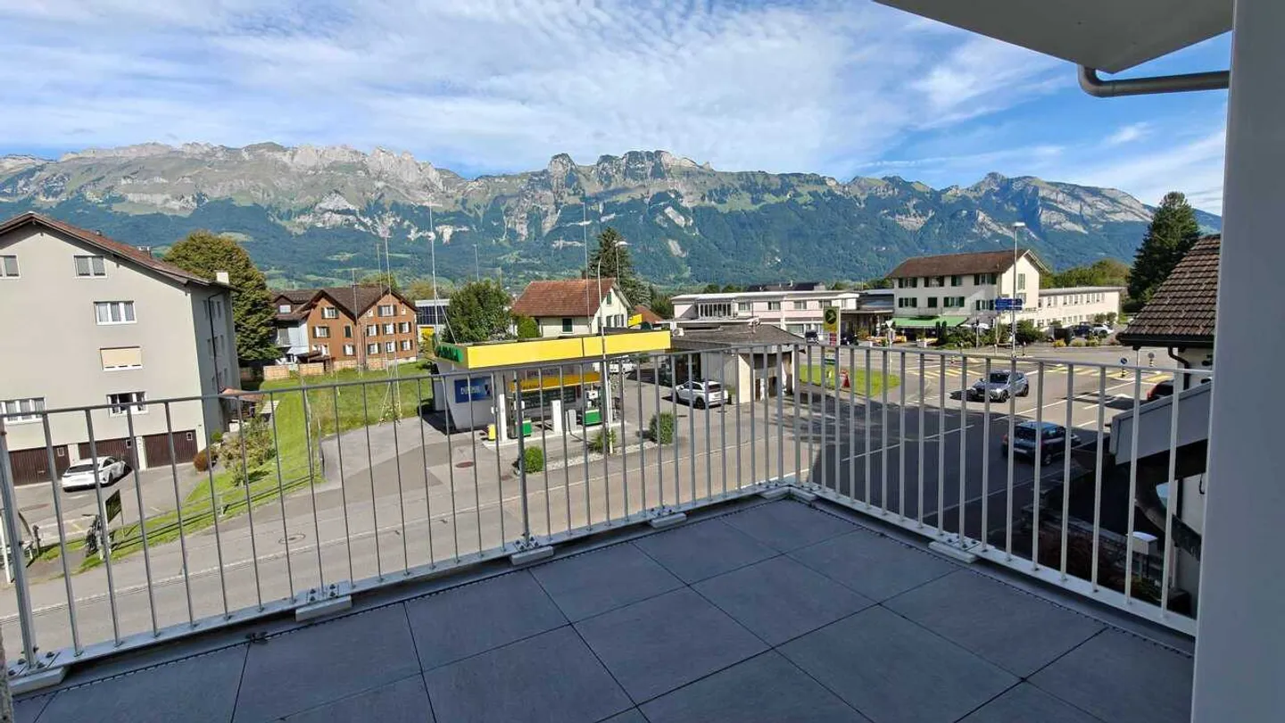 Appartement penthouse moderne de 3,5 pièces avec vue sur la montagne à Haag - Photo 9 sur 9