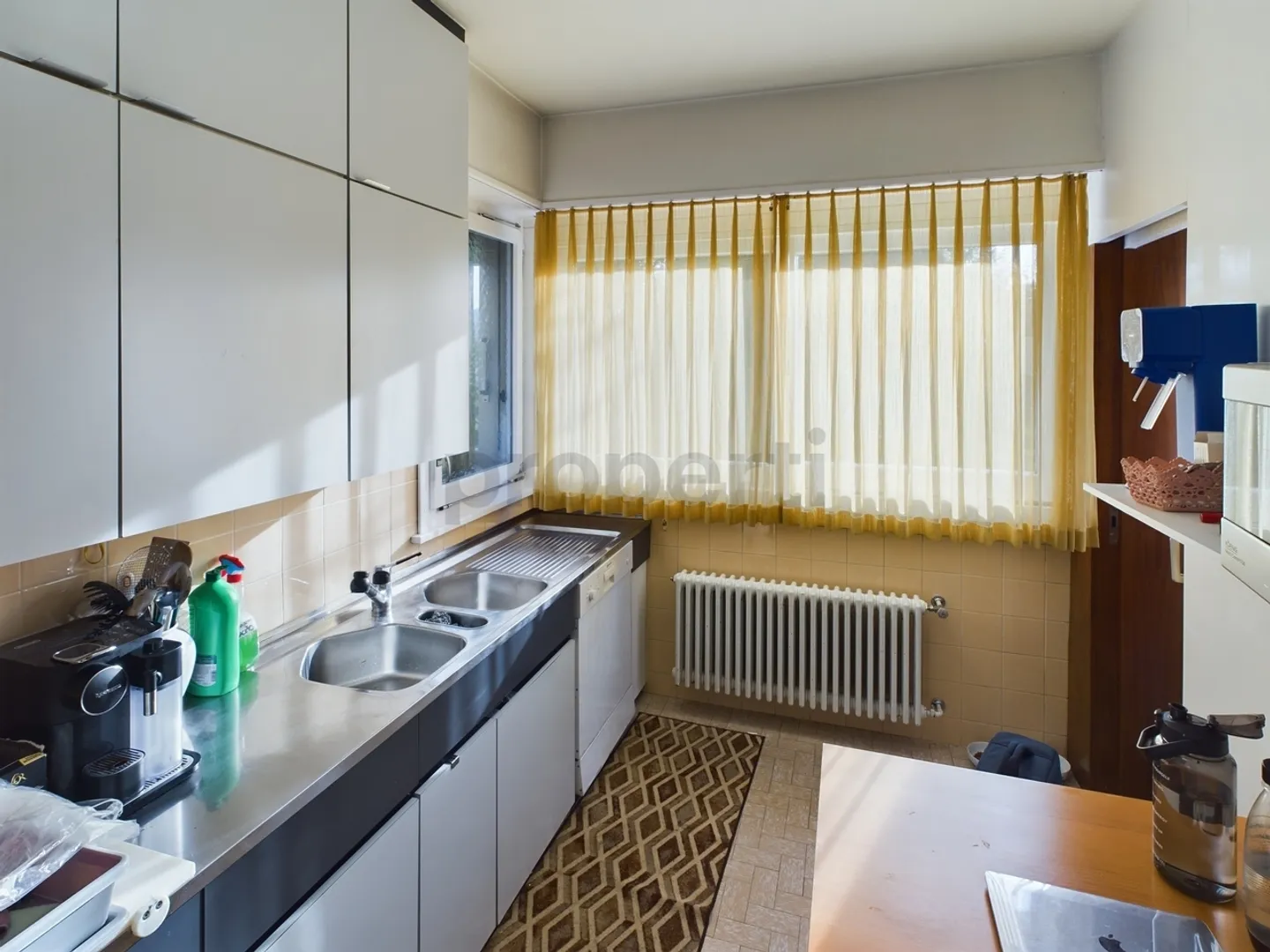 Vendesi Elegante Villa Bifamiliare con Giardino - Foto 2 di 8
