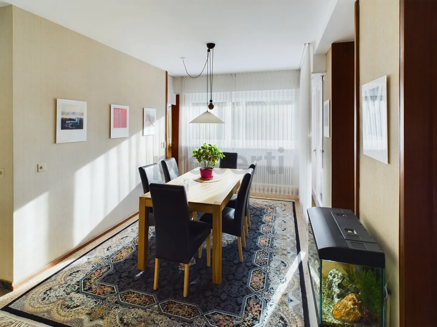 Vendesi Elegante Villa Bifamiliare con Giardino - Foto 4 di 8