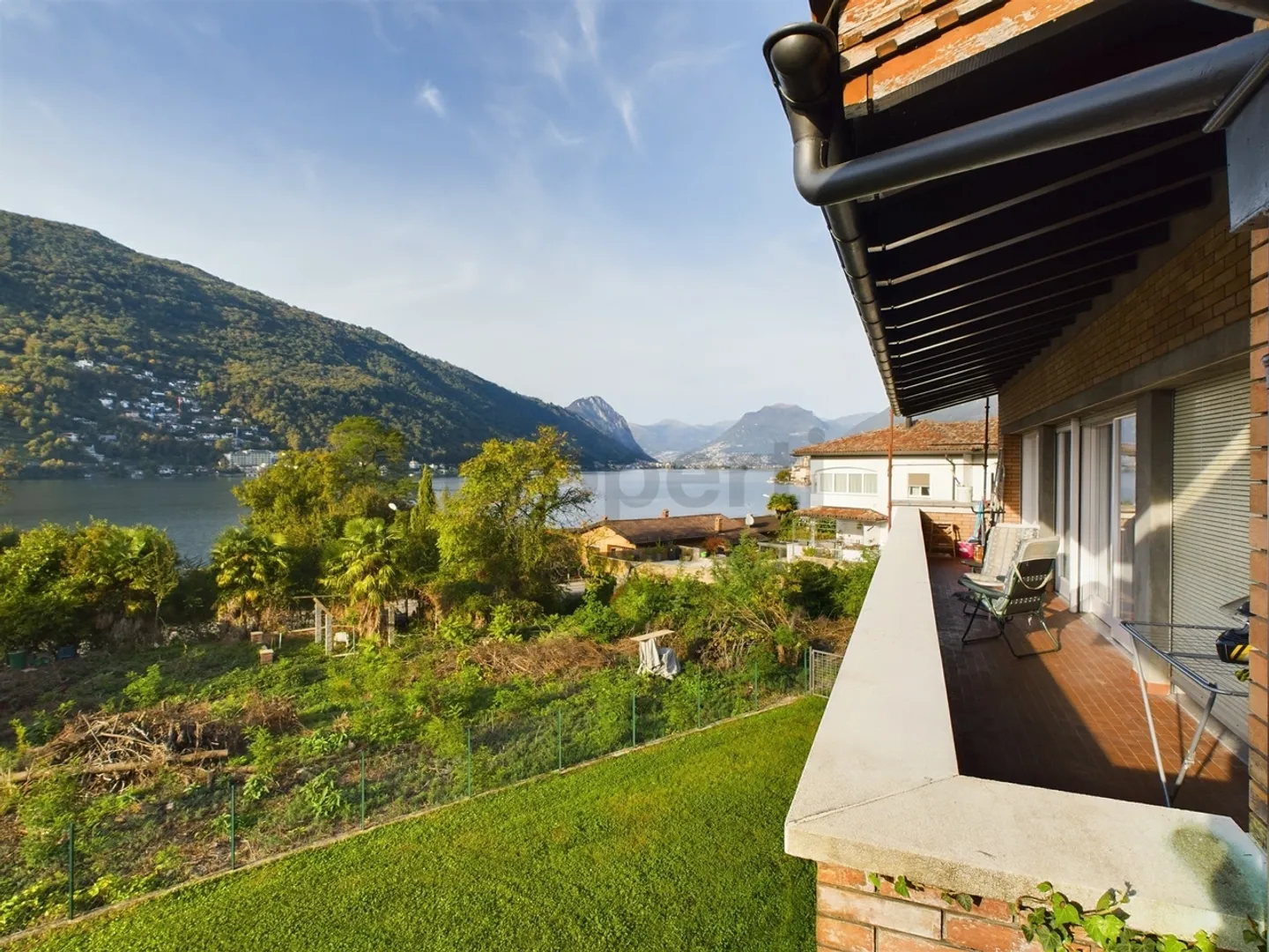 Vendesi Elegante Villa Bifamiliare con Giardino - Foto 7 di 8