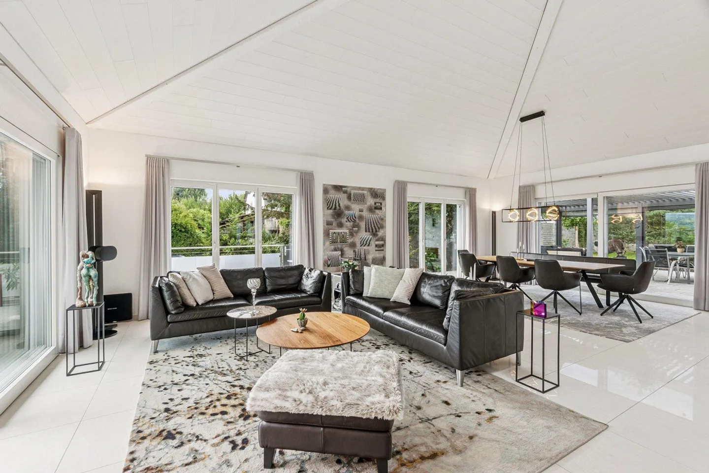 Wonderful, ultra-modern feel-good oasis - Photo 2 of 4