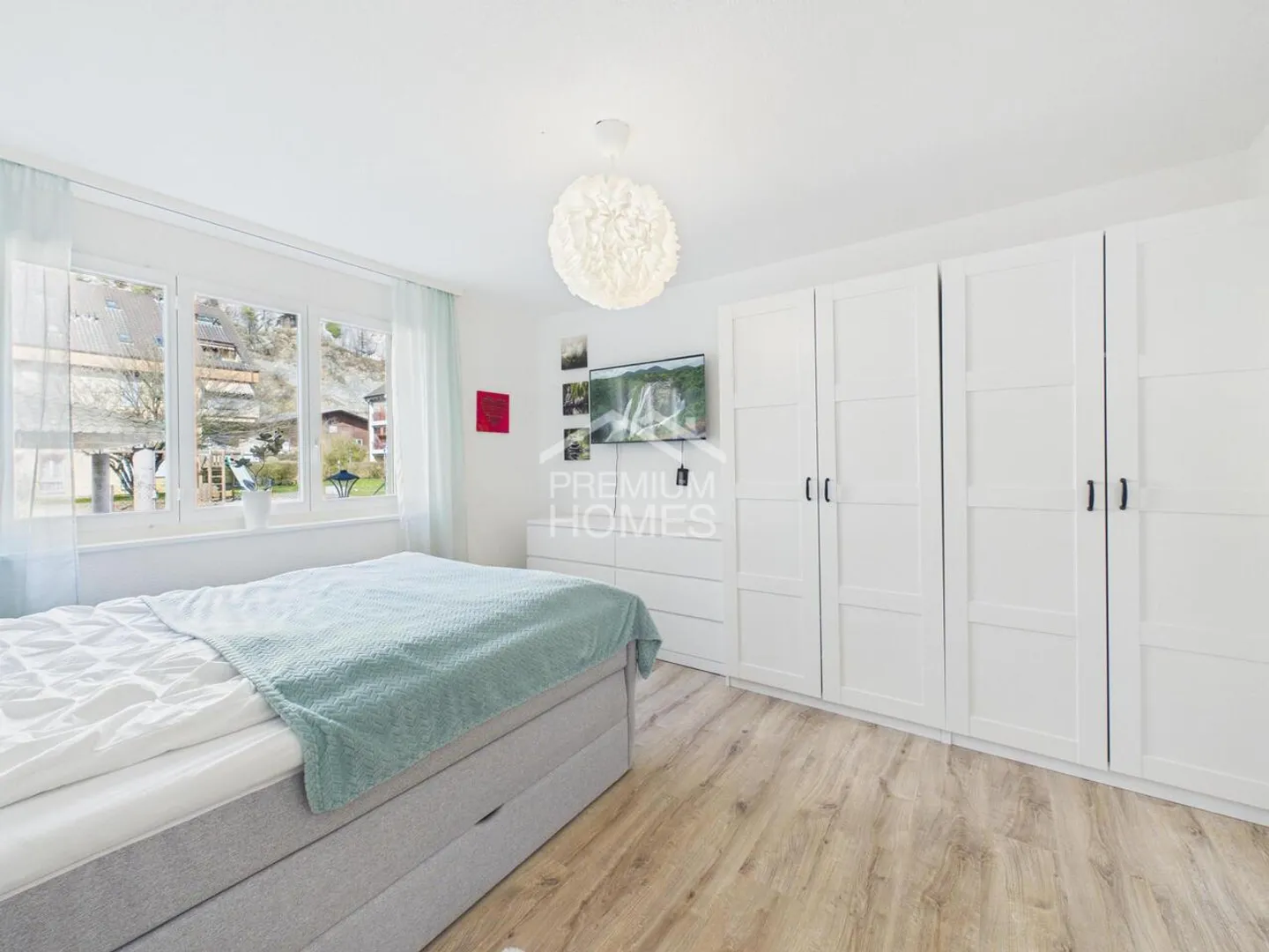 Sunny Dream Home with Private Garden - Photo 5 of 11