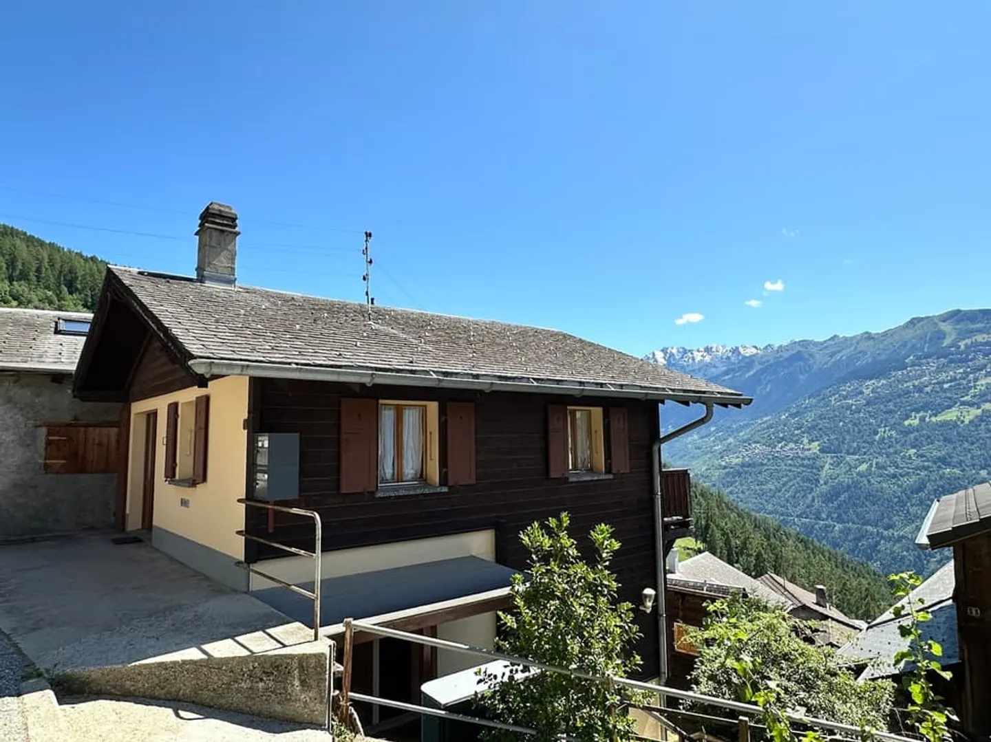 Charmant appartement en duplex de 4.5 pièces au rez-de-chaussée - Photo 1 sur 11