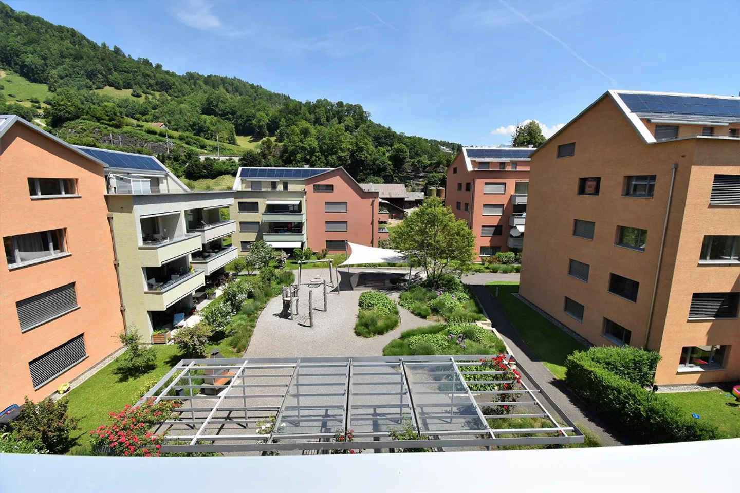 Appartamento moderno e luminoso di 4,5 stanze - Foto 2 di 9