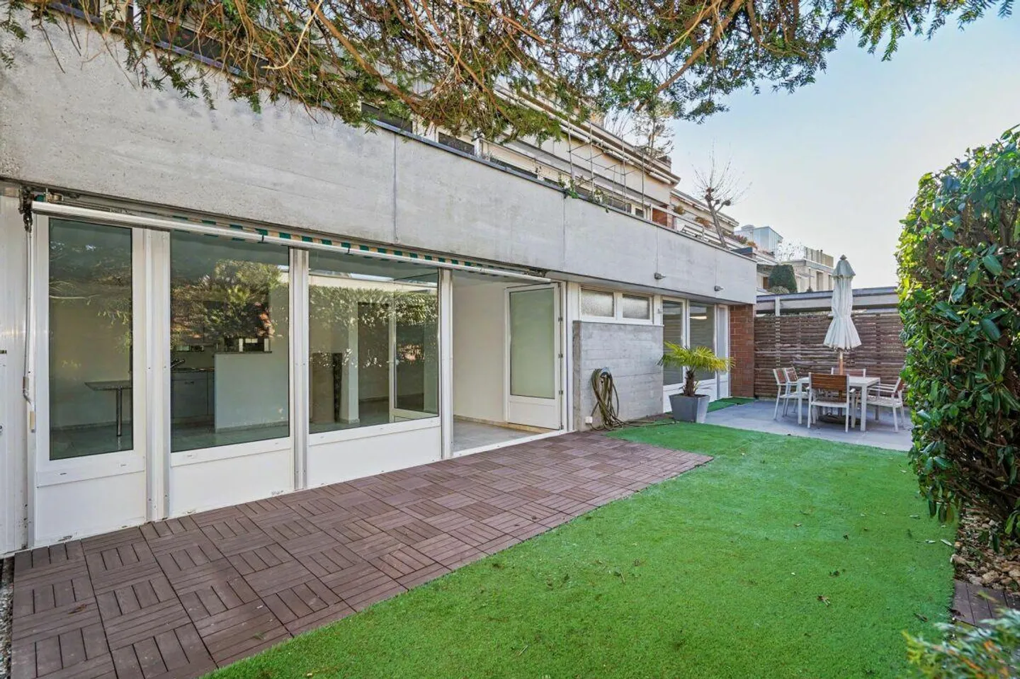 Appartement de terrasse 2,5 pièces à louer à Binningen - Photo 1 sur 10