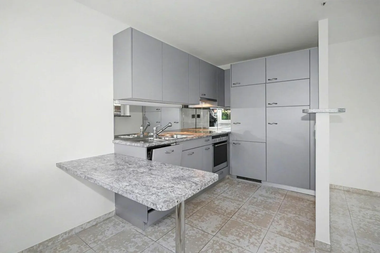 Appartement de terrasse 2,5 pièces à louer à Binningen - Photo 2 sur 10