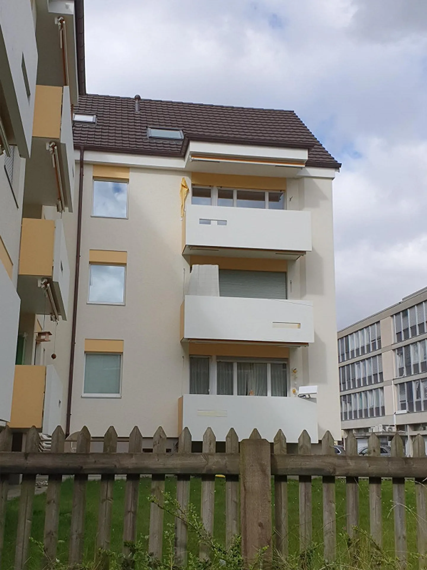 Bellissimo appartamento ristrutturato di 3 stanze con balcone - Foto 2 di 10