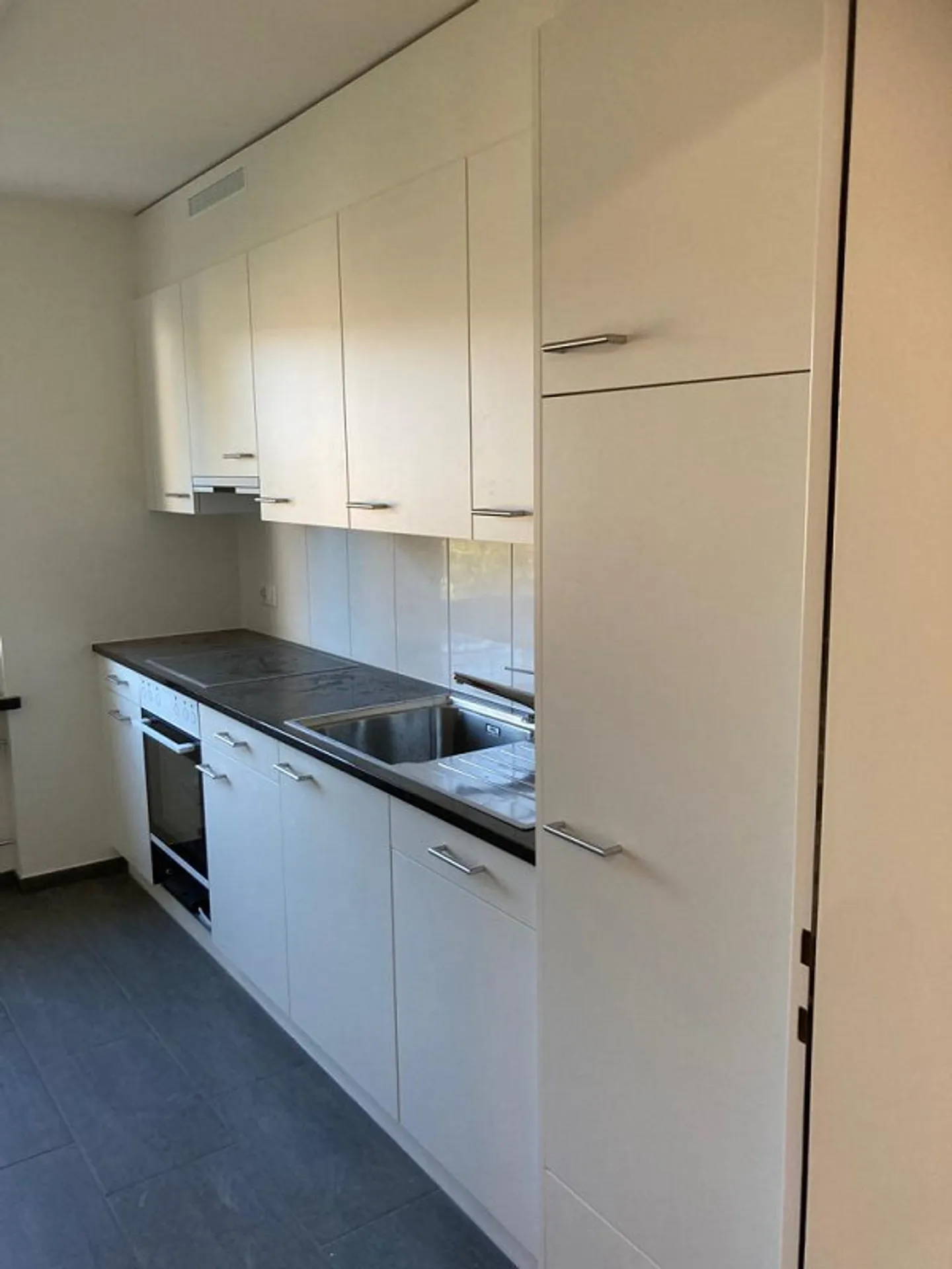 Bellissimo appartamento ristrutturato di 3 stanze con balcone - Foto 5 di 10