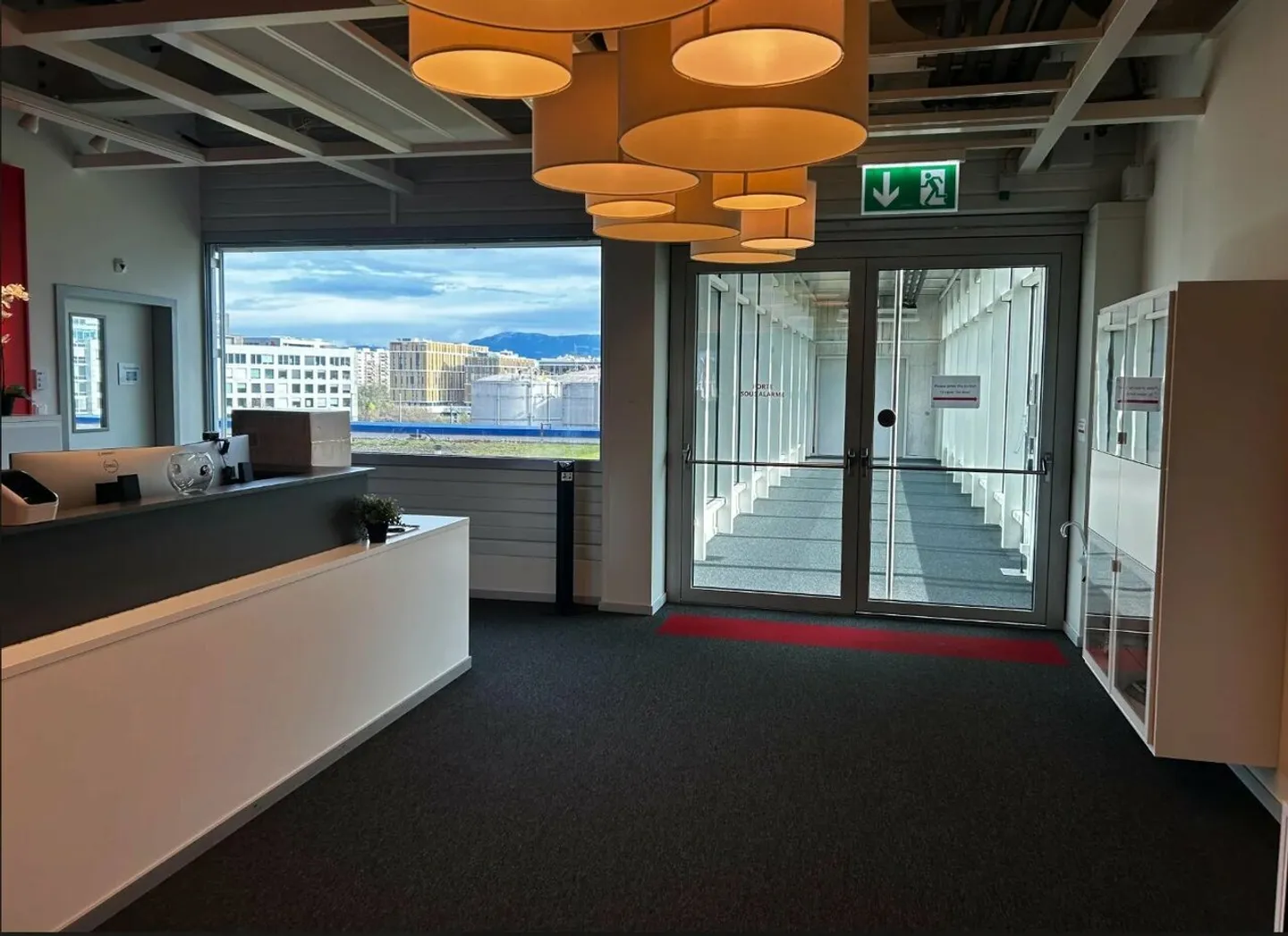 5000 m² located in the heart of a dynamic area - Photo 5 of 8