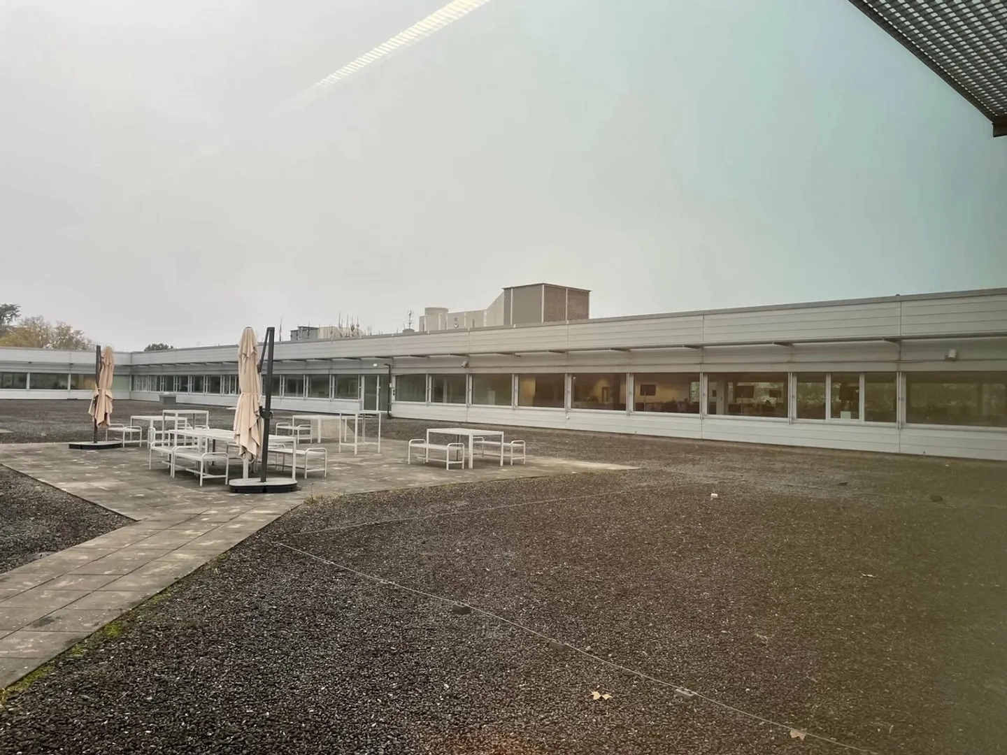 5000 m² located in the heart of a dynamic area - Photo 8 of 8