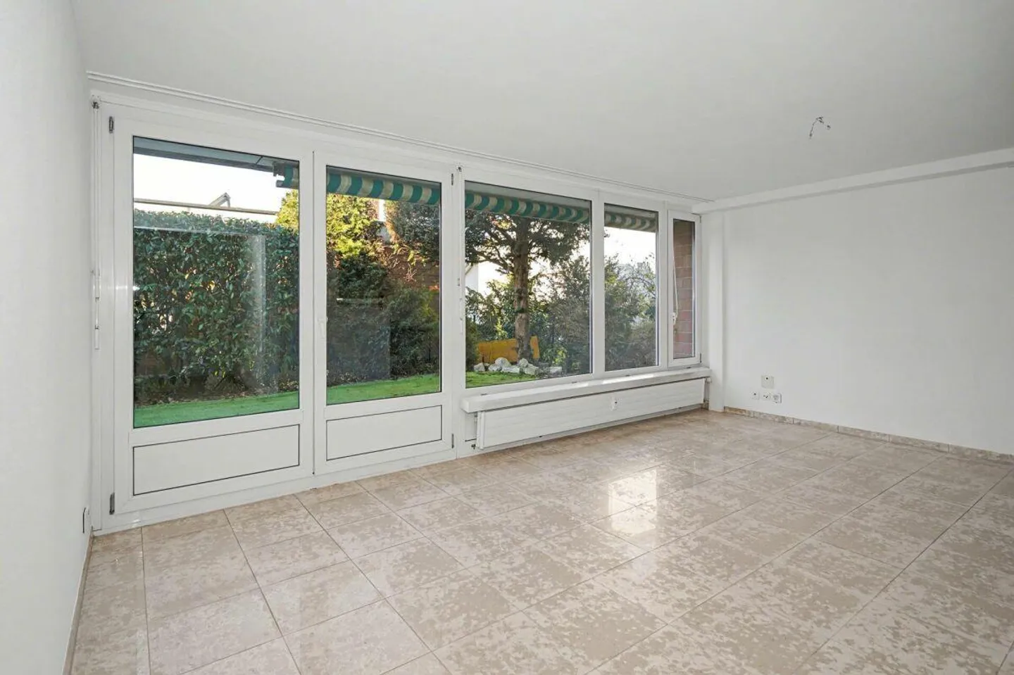 Appartement de terrasse 2,5 pièces à louer à Binningen - Photo 4 sur 10