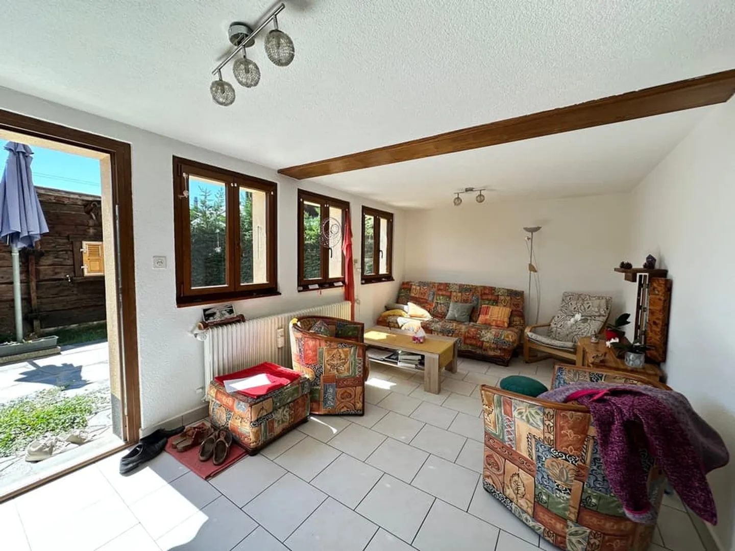 Charmant appartement en duplex de 4.5 pièces au rez-de-chaussée - Photo 2 sur 11