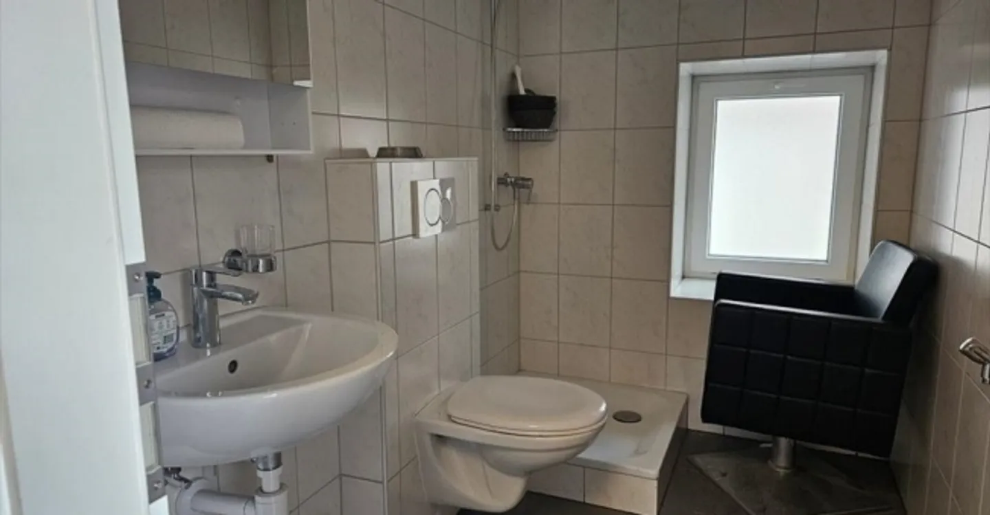 Mischgenutztes Gebäude mieten - Foto 3 von 4