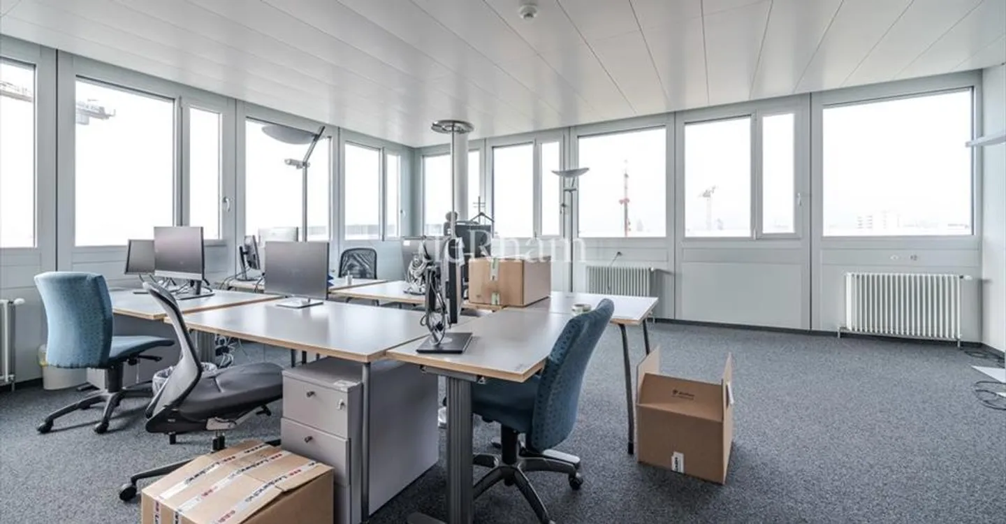 Office space for rent - Photo 7 of 9