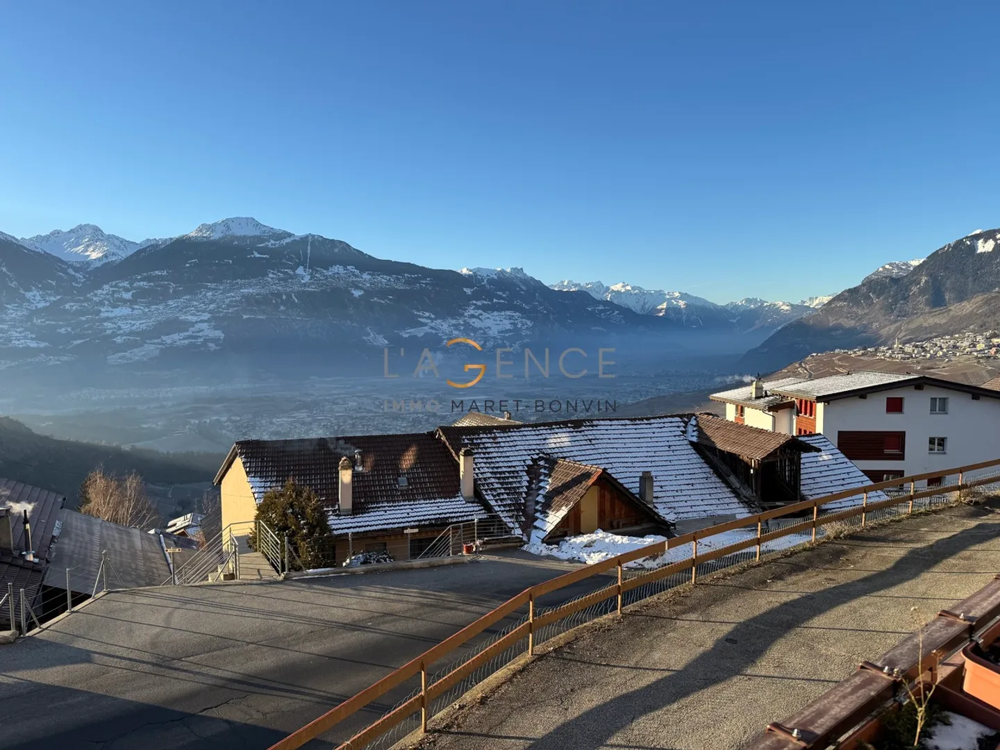 Appartement de 4.5 pièces  avec splendide vue sur la vallée du Rhône ! - Photo 1 sur 6