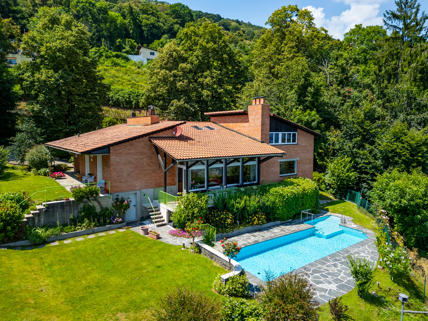 Villa d'auteur élégante dans un rare point d'énergie élevée. - Photo 1 sur 30