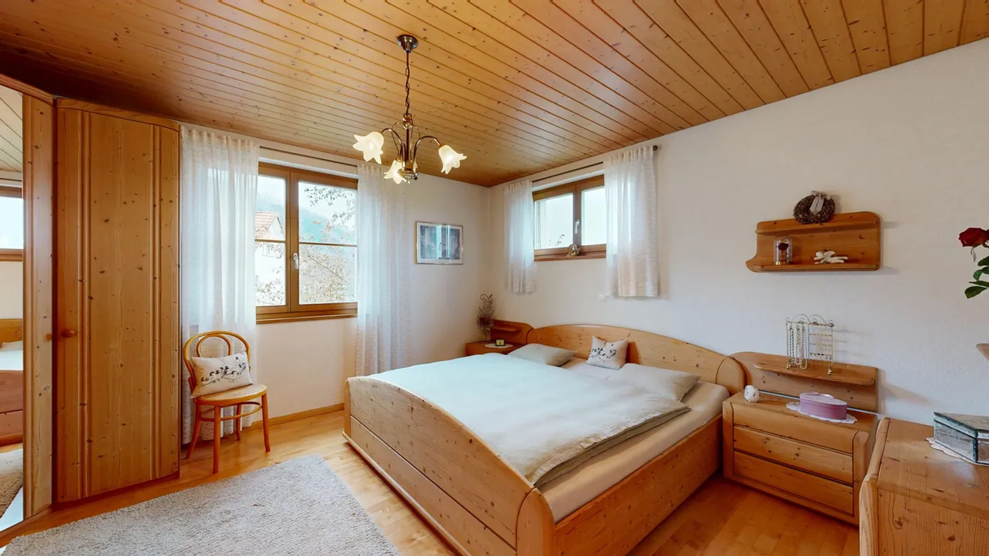 Belle maison individuelle de 4,5 pièces avec carport et grand jardin - Photo 16 sur 25