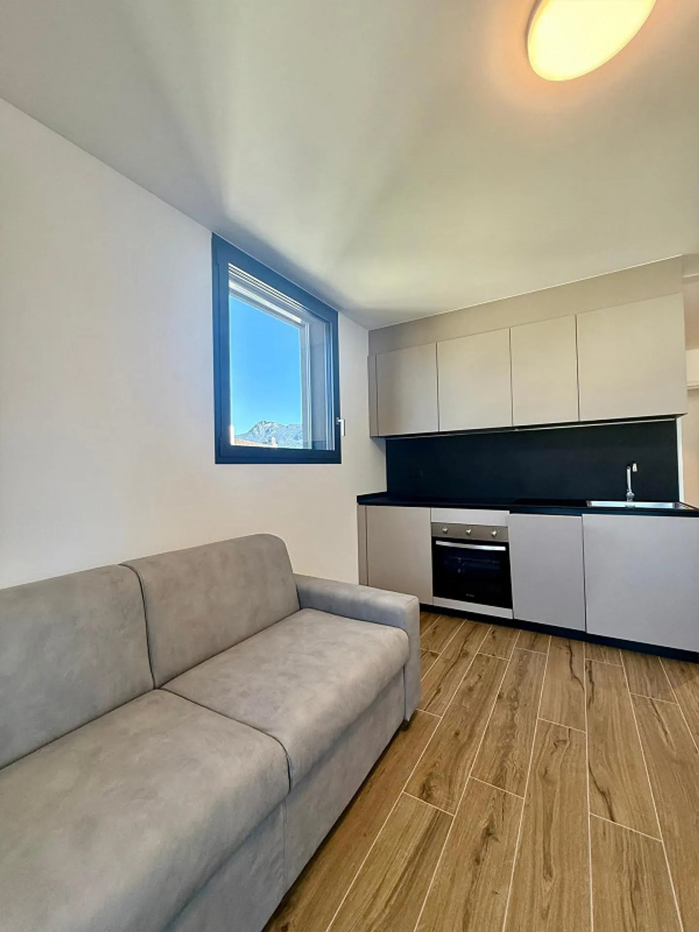 Breganzona 1.5 loc. Furnished Rent 950 Expenses 100 | - Photo 1 of 5